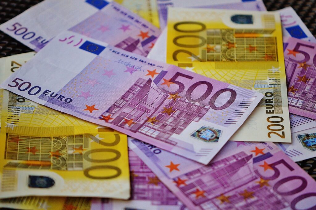 money, seem, euro bills-1508454.jpg